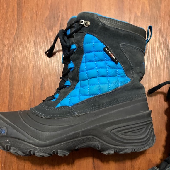 The north face black and blue winter boots size 6 - Picture 6 of 9
